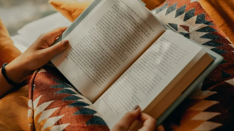 Pourquoi les clubs de lecture séduisent à nouveau sur les réseaux sociaux